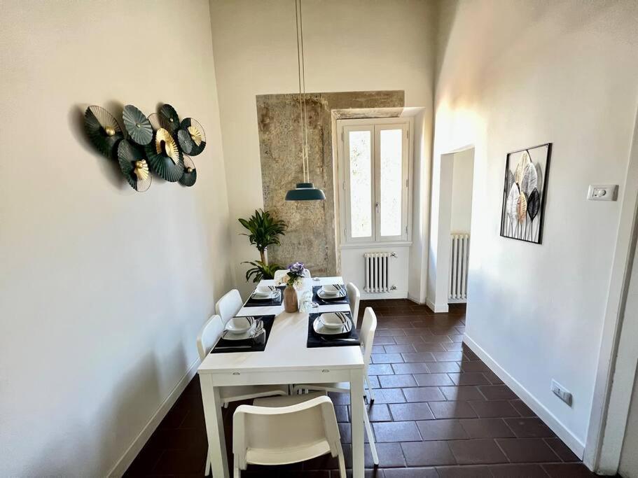 Apartment Near The Station Luxury House With Mural